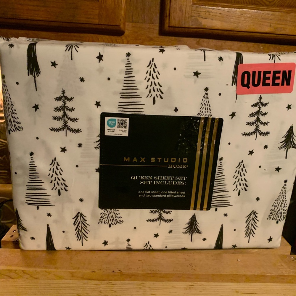 Queen Max Studio 17” deep pockets